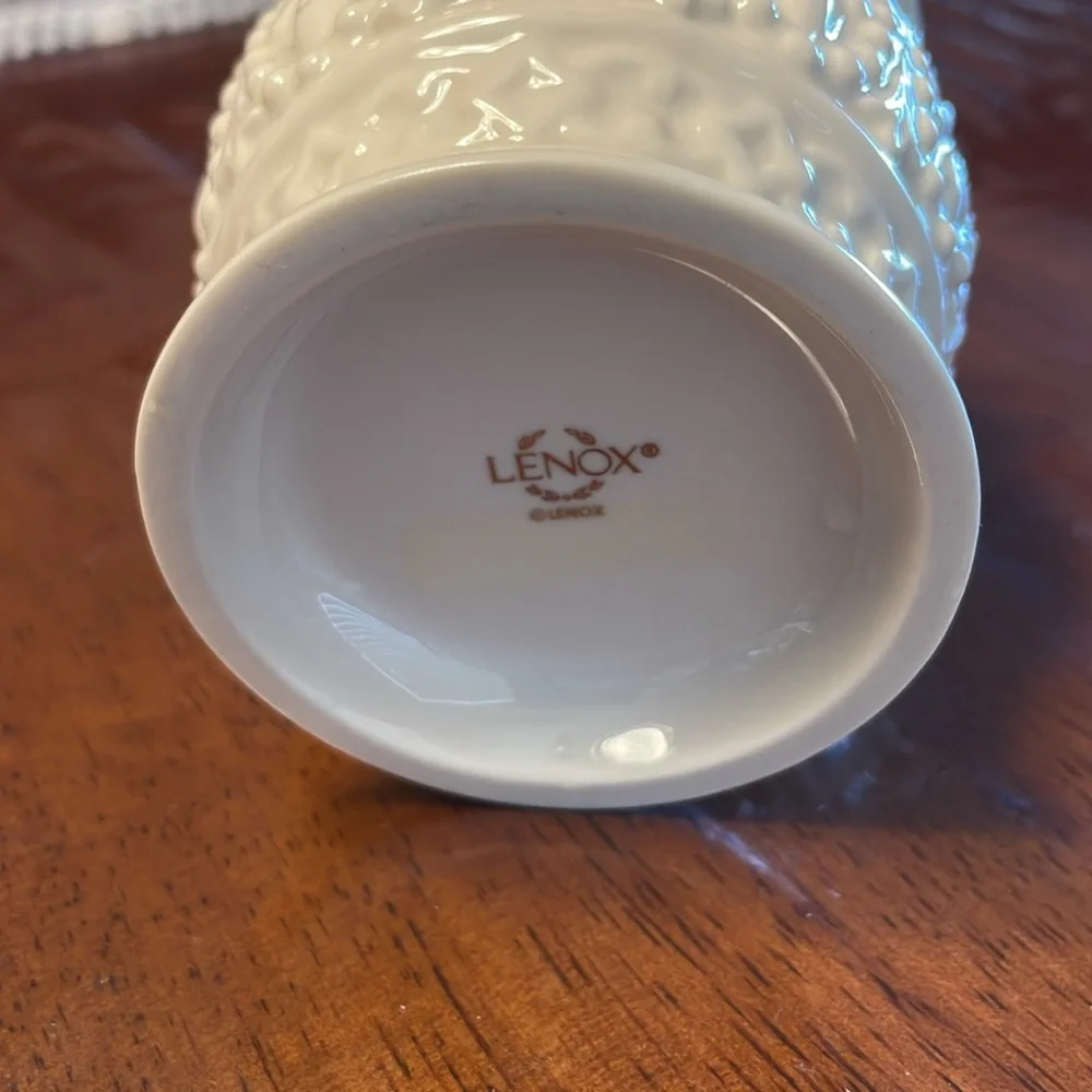 Lenox Cream Vase with Gold Trim - Picture 2 of 5